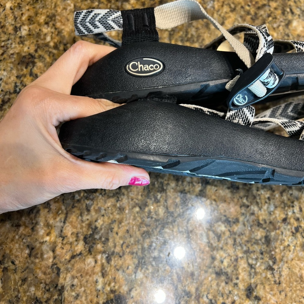CHACO WOMENS SIZE 9 - Picture 7 of 11